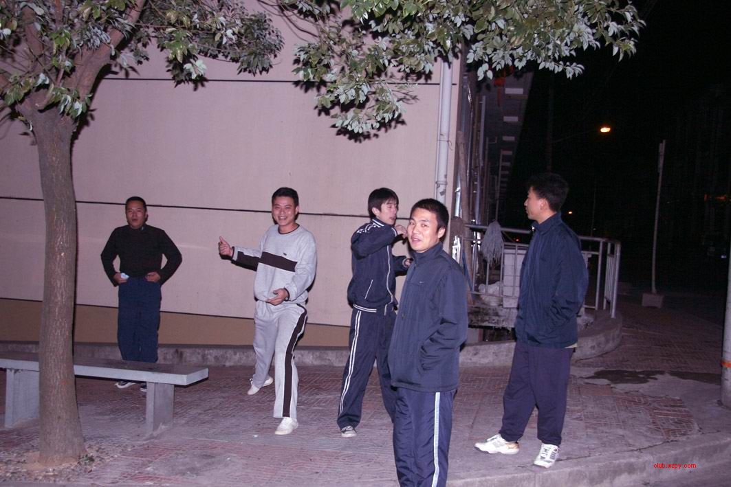 zemUpQBn.jpg
