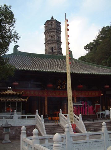 岥